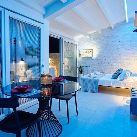 Porta Del Golfo Apartments & Suites カステッランマーレ・デル・ゴルフォ エクステリア 写真