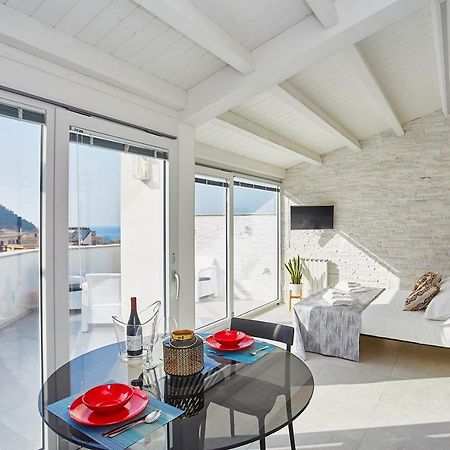 Porta Del Golfo Apartments & Suites カステッランマーレ・デル・ゴルフォ エクステリア 写真