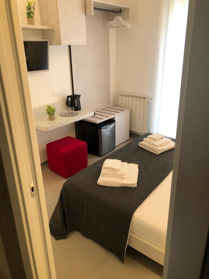 Porta Del Golfo Apartments & Suites カステッランマーレ・デル・ゴルフォ エクステリア 写真