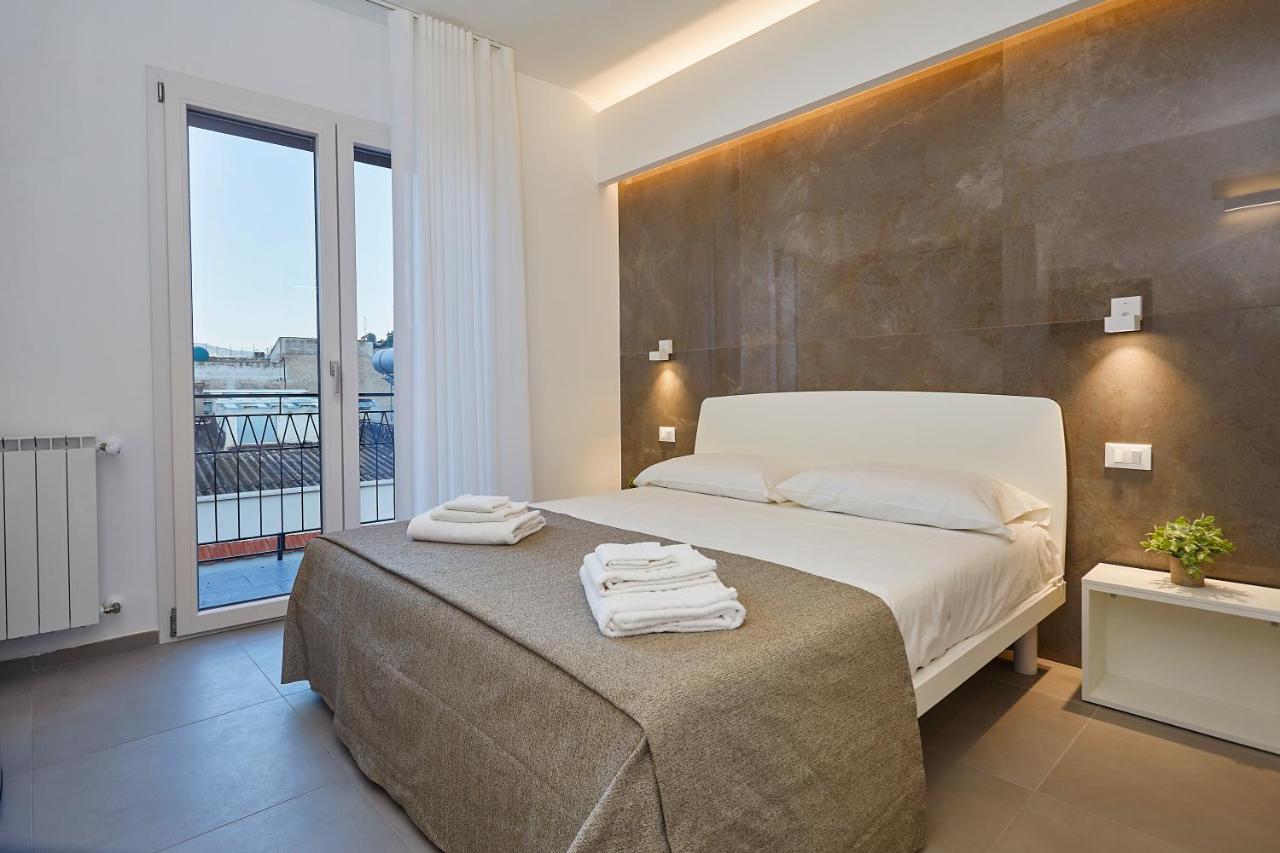 Porta Del Golfo Apartments & Suites カステッランマーレ・デル・ゴルフォ エクステリア 写真