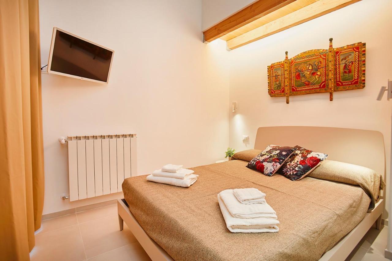 Porta Del Golfo Apartments & Suites カステッランマーレ・デル・ゴルフォ エクステリア 写真