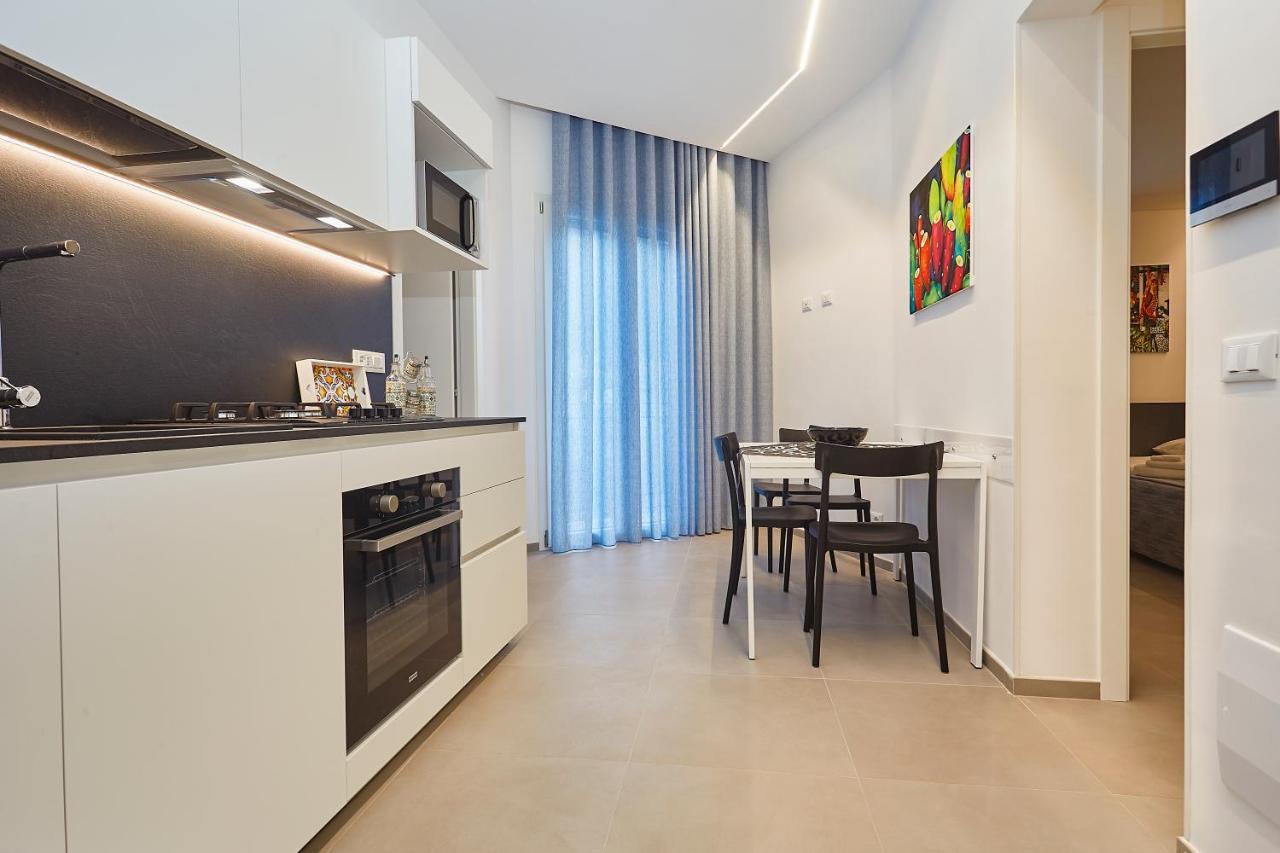 Porta Del Golfo Apartments & Suites カステッランマーレ・デル・ゴルフォ エクステリア 写真