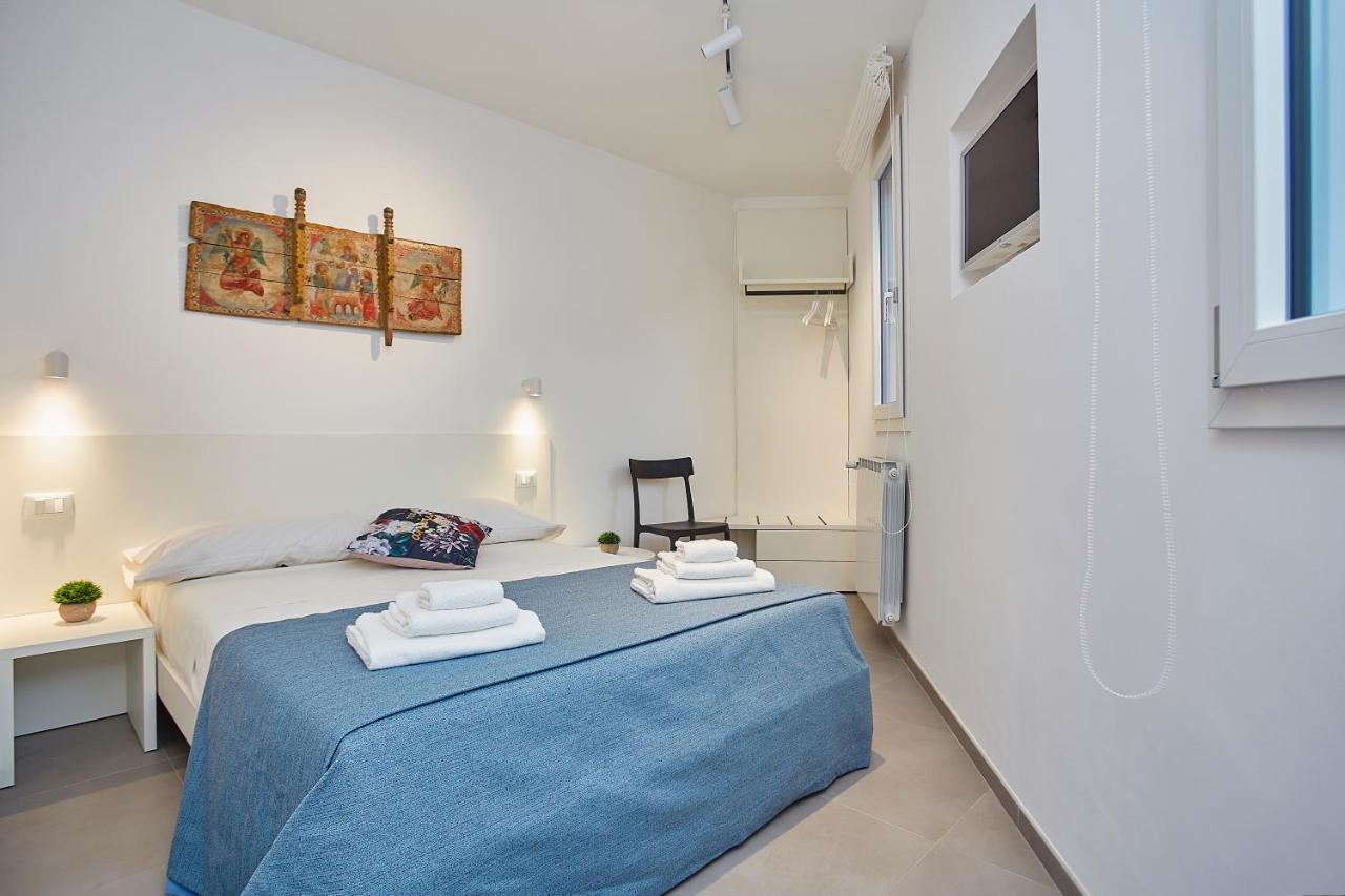 Porta Del Golfo Apartments & Suites カステッランマーレ・デル・ゴルフォ エクステリア 写真