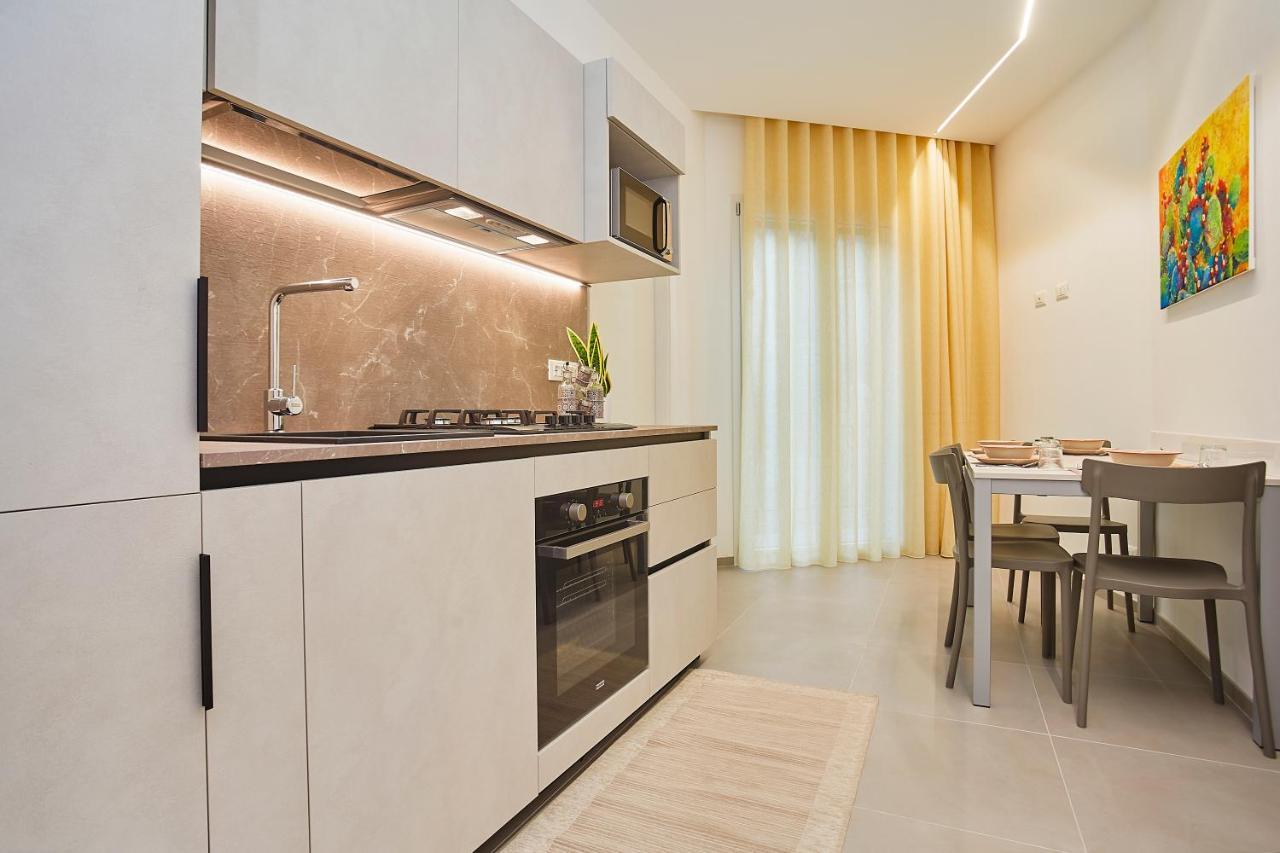 Porta Del Golfo Apartments & Suites カステッランマーレ・デル・ゴルフォ エクステリア 写真