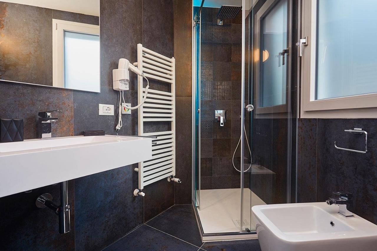 Porta Del Golfo Apartments & Suites カステッランマーレ・デル・ゴルフォ エクステリア 写真