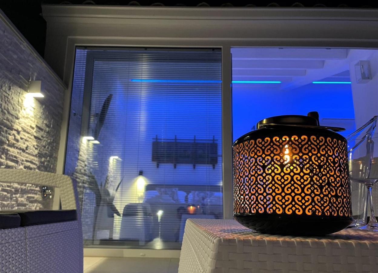 Porta Del Golfo Apartments & Suites カステッランマーレ・デル・ゴルフォ エクステリア 写真