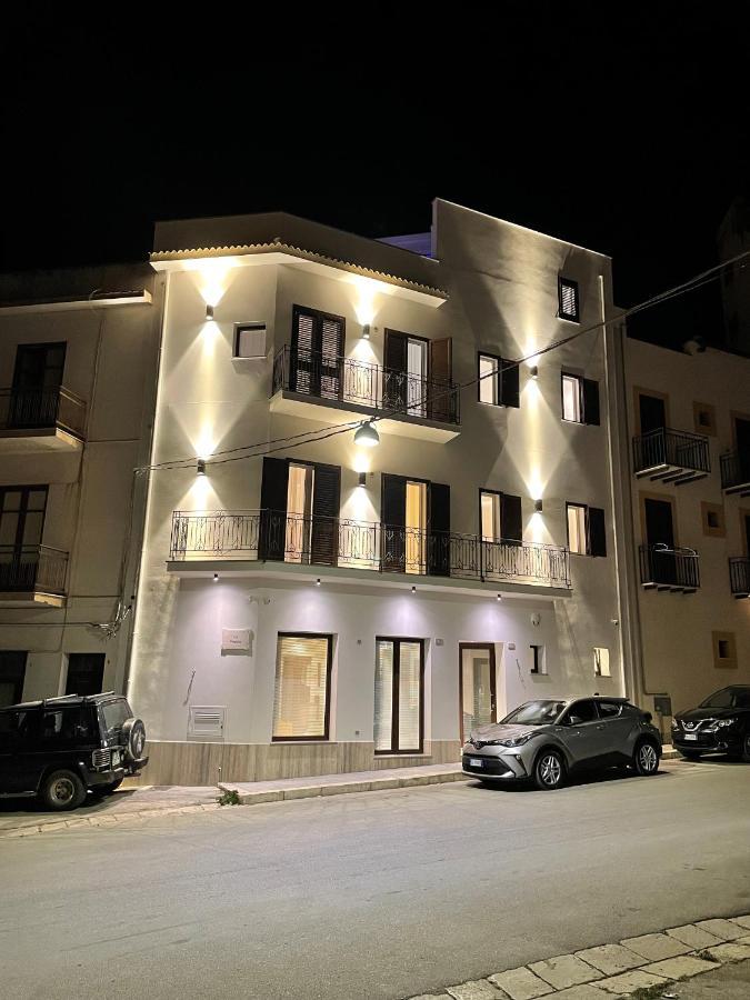 Porta Del Golfo Apartments & Suites カステッランマーレ・デル・ゴルフォ エクステリア 写真