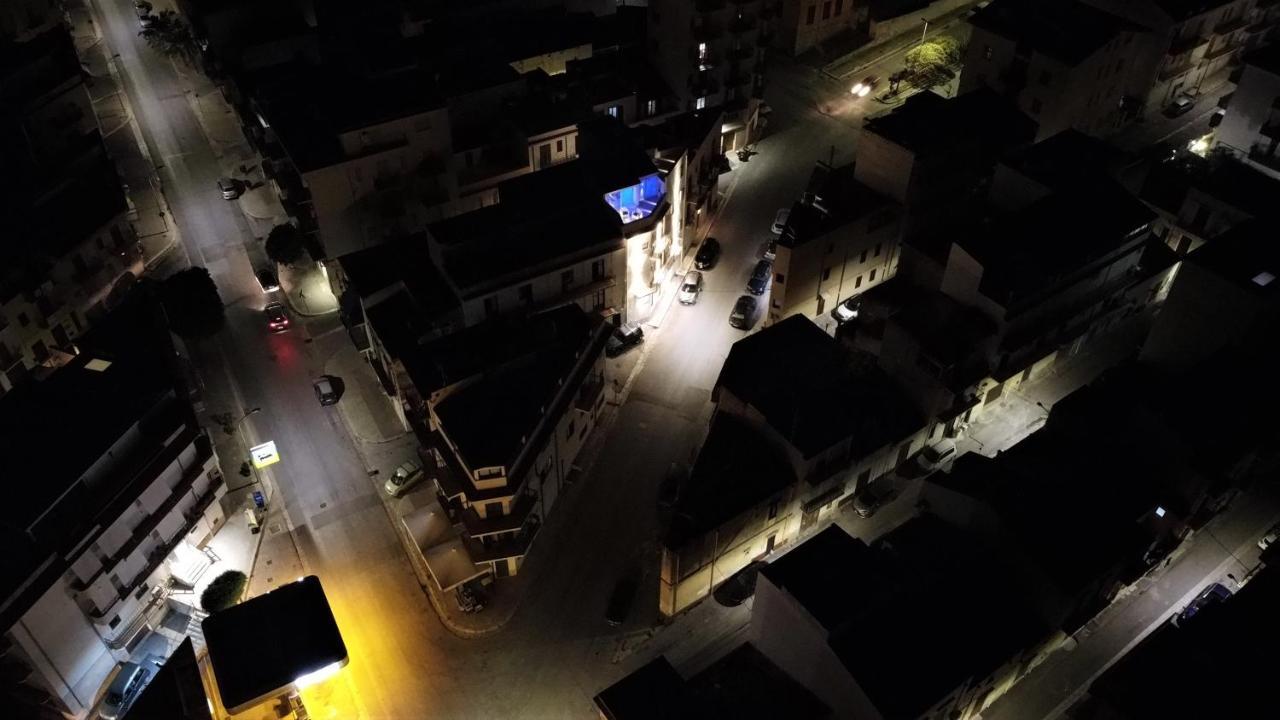 Porta Del Golfo Apartments & Suites カステッランマーレ・デル・ゴルフォ エクステリア 写真