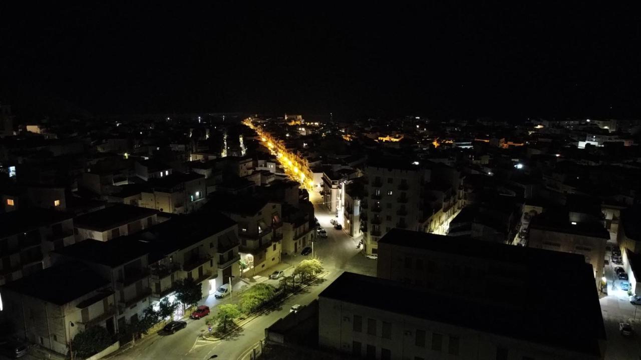 Porta Del Golfo Apartments & Suites カステッランマーレ・デル・ゴルフォ エクステリア 写真