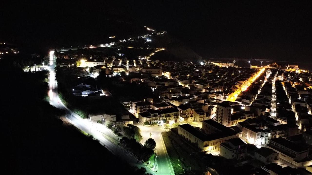 Porta Del Golfo Apartments & Suites カステッランマーレ・デル・ゴルフォ エクステリア 写真