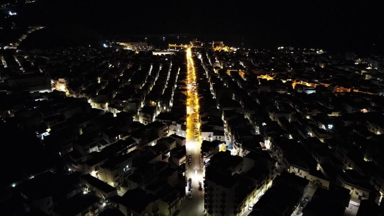Porta Del Golfo Apartments & Suites カステッランマーレ・デル・ゴルフォ エクステリア 写真