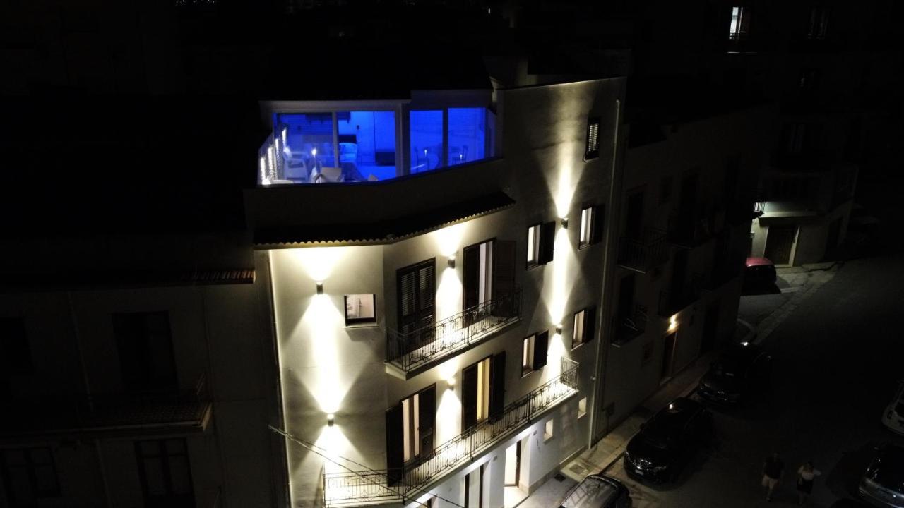 Porta Del Golfo Apartments & Suites カステッランマーレ・デル・ゴルフォ エクステリア 写真