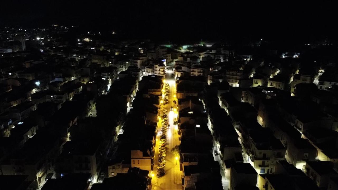 Porta Del Golfo Apartments & Suites カステッランマーレ・デル・ゴルフォ エクステリア 写真