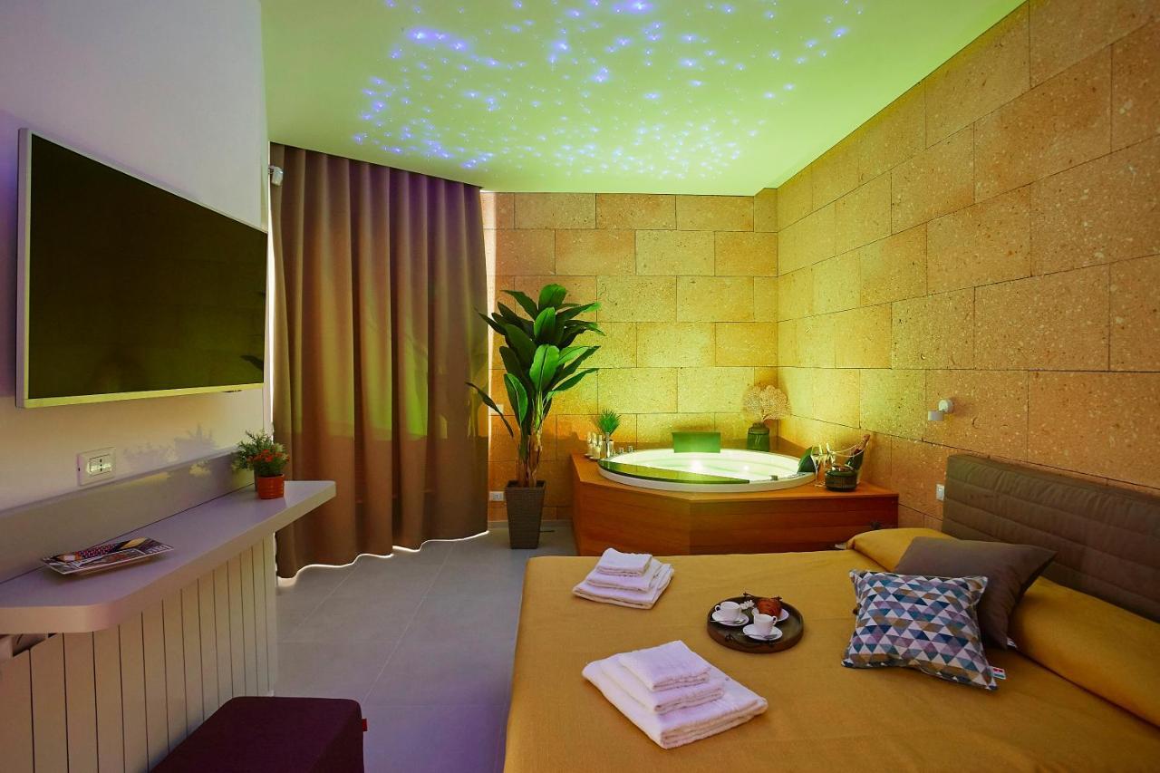 Porta Del Golfo Apartments & Suites カステッランマーレ・デル・ゴルフォ エクステリア 写真