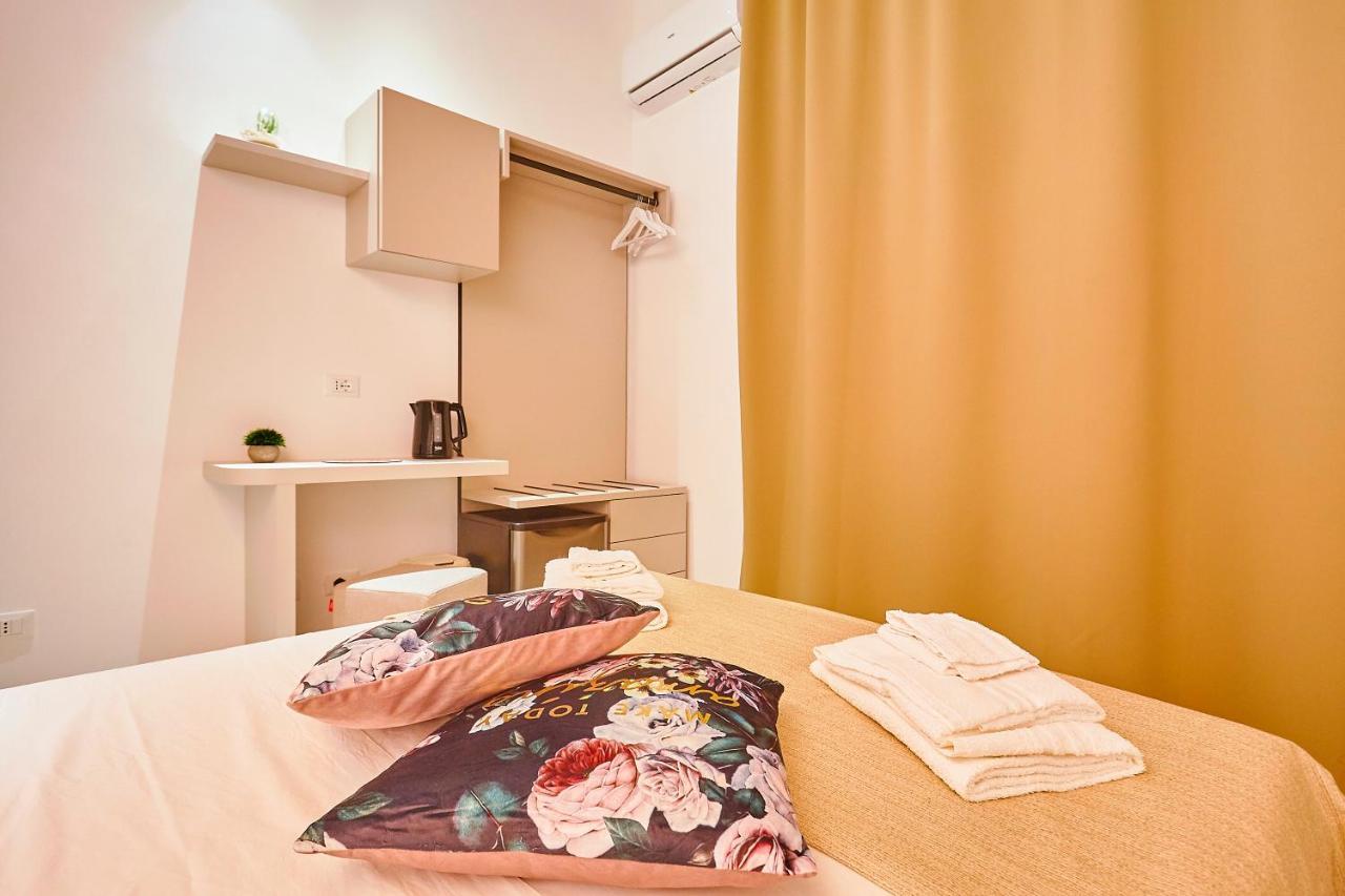 Porta Del Golfo Apartments & Suites カステッランマーレ・デル・ゴルフォ エクステリア 写真