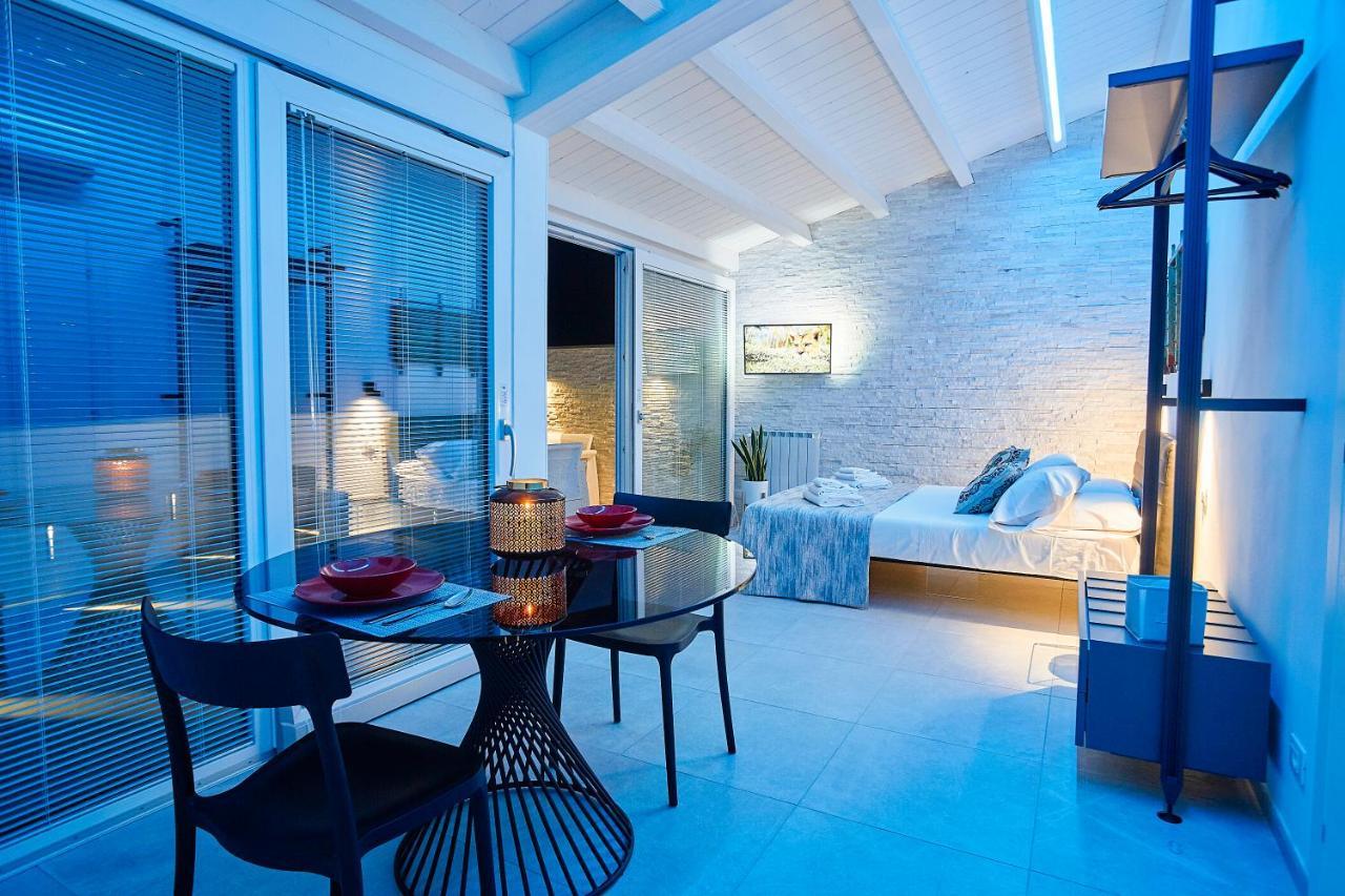 Porta Del Golfo Apartments & Suites カステッランマーレ・デル・ゴルフォ エクステリア 写真