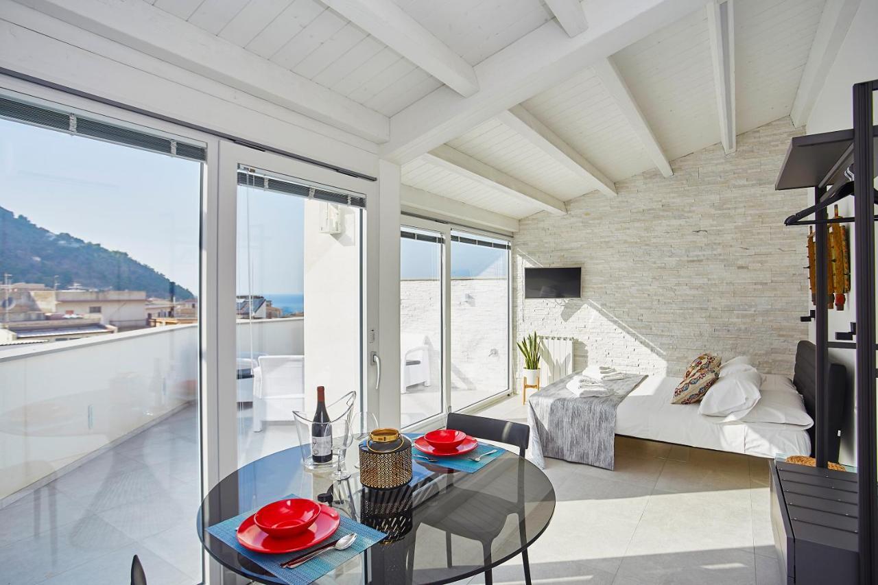 Porta Del Golfo Apartments & Suites カステッランマーレ・デル・ゴルフォ エクステリア 写真