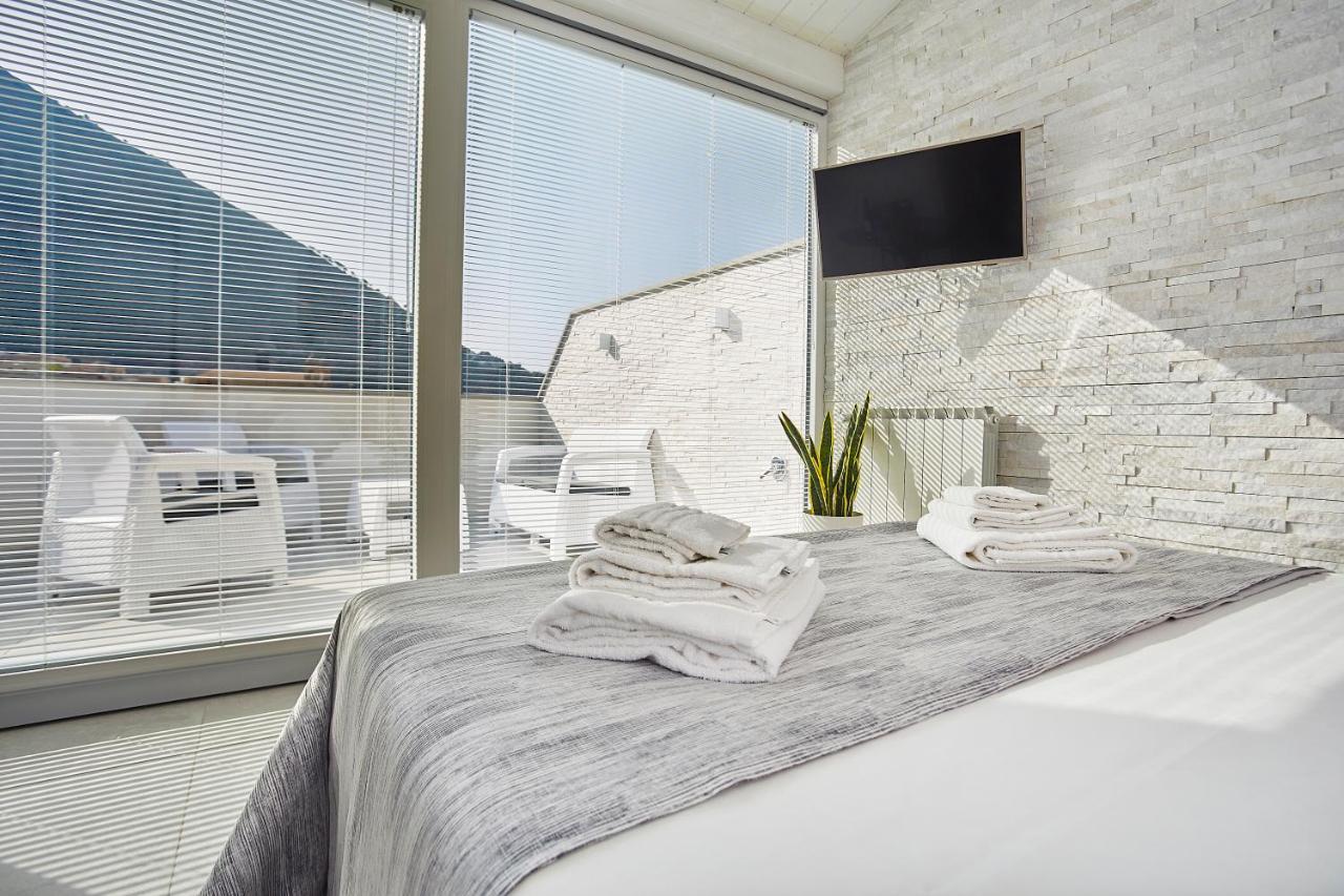 Porta Del Golfo Apartments & Suites カステッランマーレ・デル・ゴルフォ エクステリア 写真