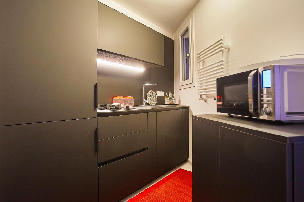 Porta Del Golfo Apartments & Suites カステッランマーレ・デル・ゴルフォ エクステリア 写真