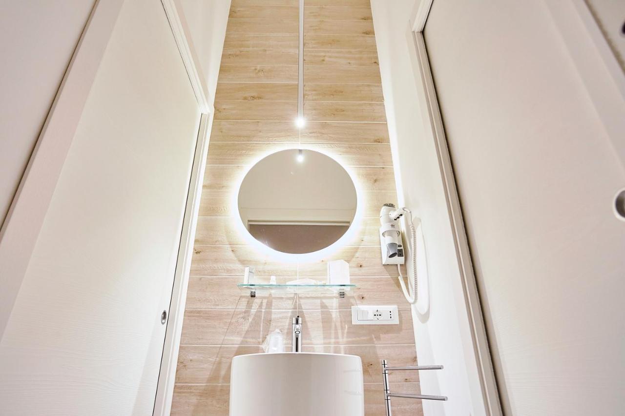 Porta Del Golfo Apartments & Suites カステッランマーレ・デル・ゴルフォ エクステリア 写真